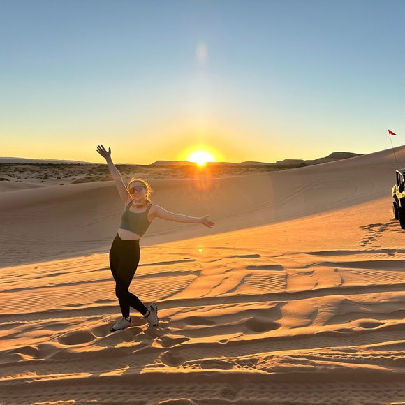 Meet your Posher, Sabrina - Picture 1 of 2